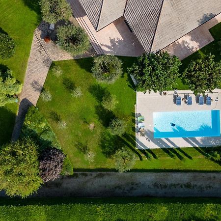 Villa Carini With 3000 Mq Garden & Heated Pool Castelnuovo del Garda Exterior photo