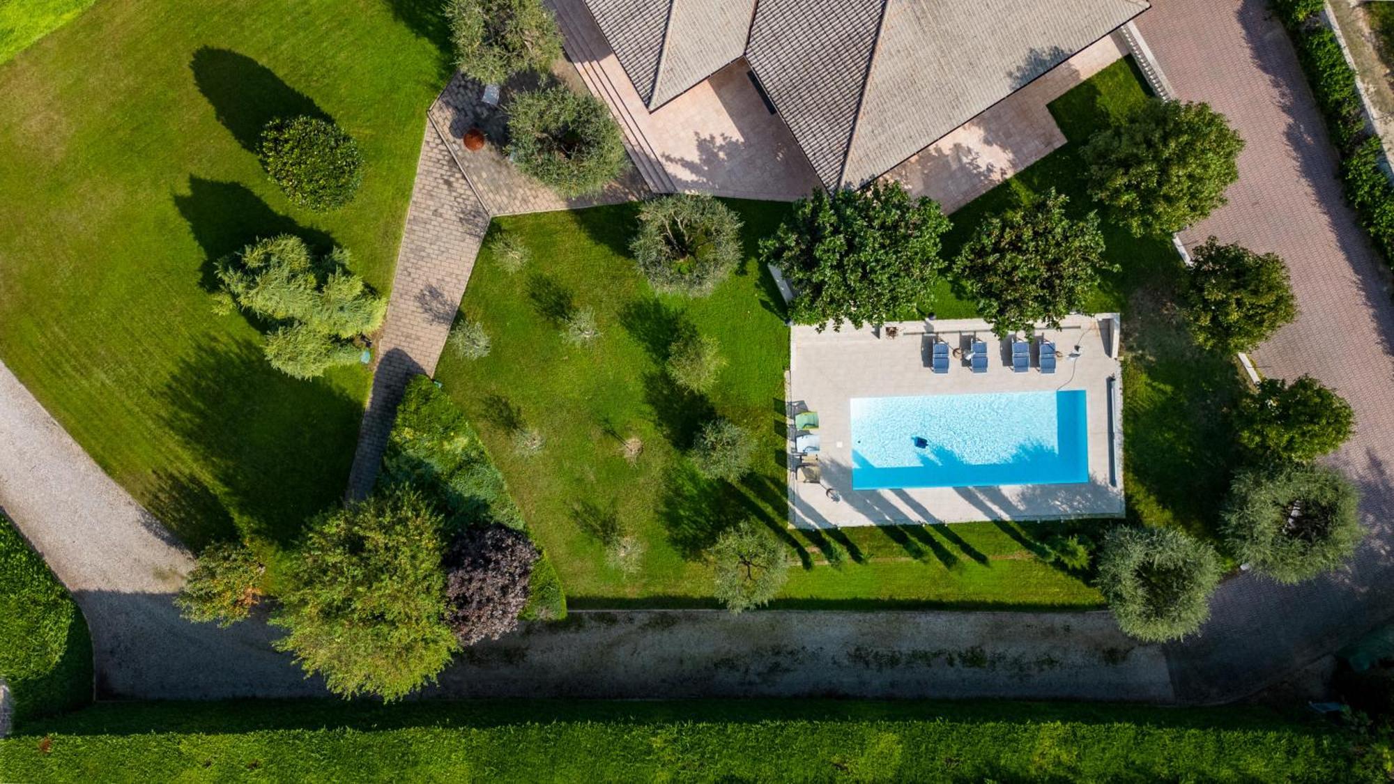 Villa Carini With 3000 Mq Garden & Heated Pool Castelnuovo del Garda Exterior photo