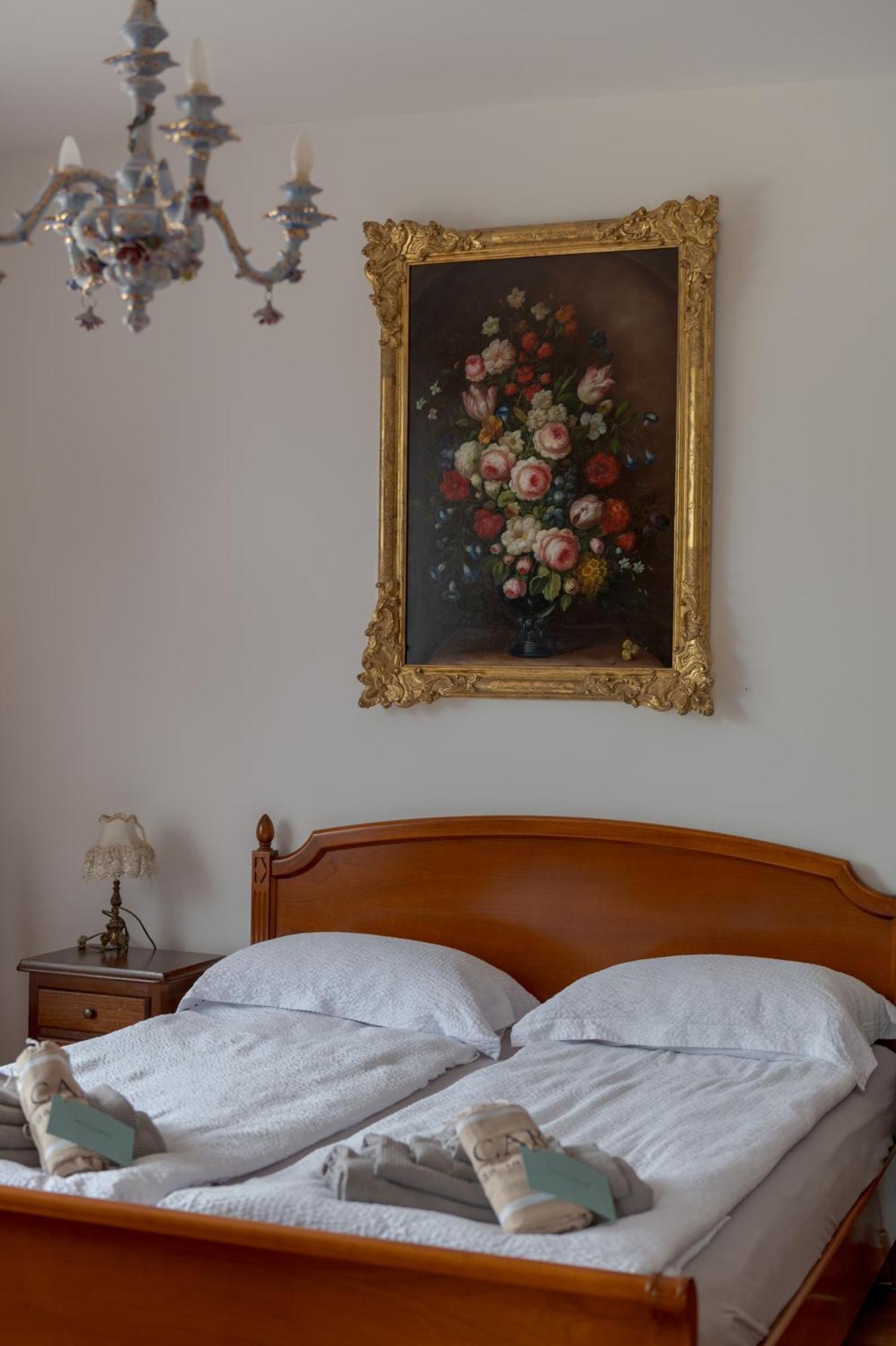 Villa Carini With 3000 Mq Garden & Heated Pool Castelnuovo del Garda Exterior photo